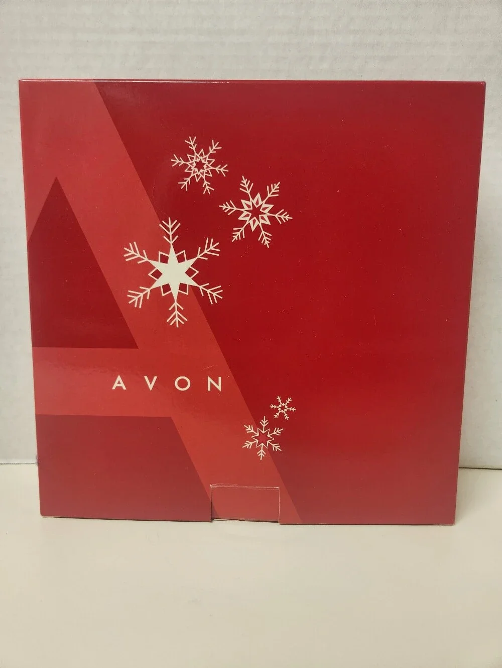 Vintage 2005 NIB Avon 22Kt Gold Trim Christmas Collectors Plate by Frank Riccio